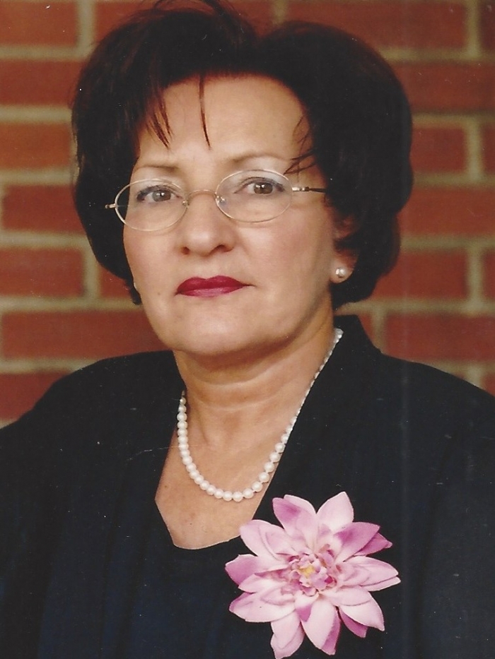 Mme Ghislaine Custeau