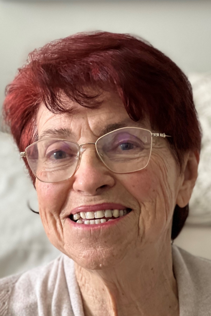 Mme Dolores Bouffard