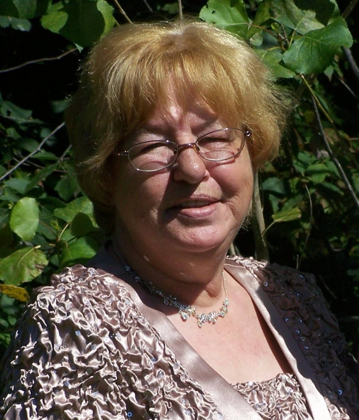 Mme Lucie Busque-Nadeau